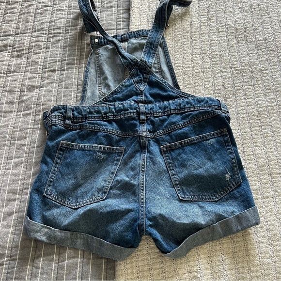 H&M Short Overalls 4 - Picture 3 of 5